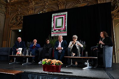 Les Académiciens et  Geneviève Haroche-Bouzinac lors de la remise du prix samedi 14 septembre 2024